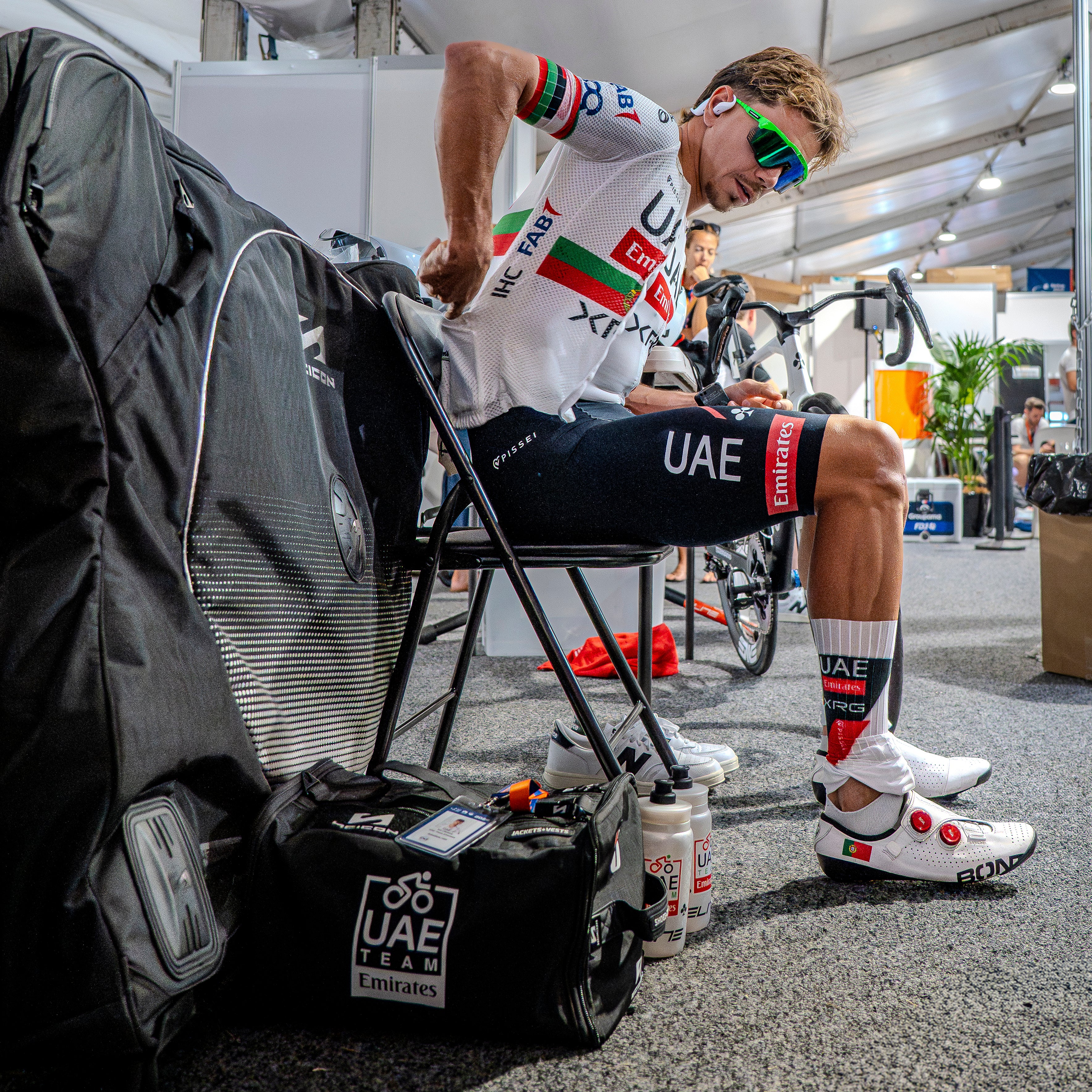 ESSENTIALS CYCLING KIT RACE DAY RAIN BAG